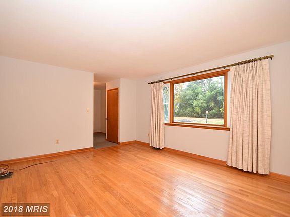 3rd image of 2521 Bradfield Ave