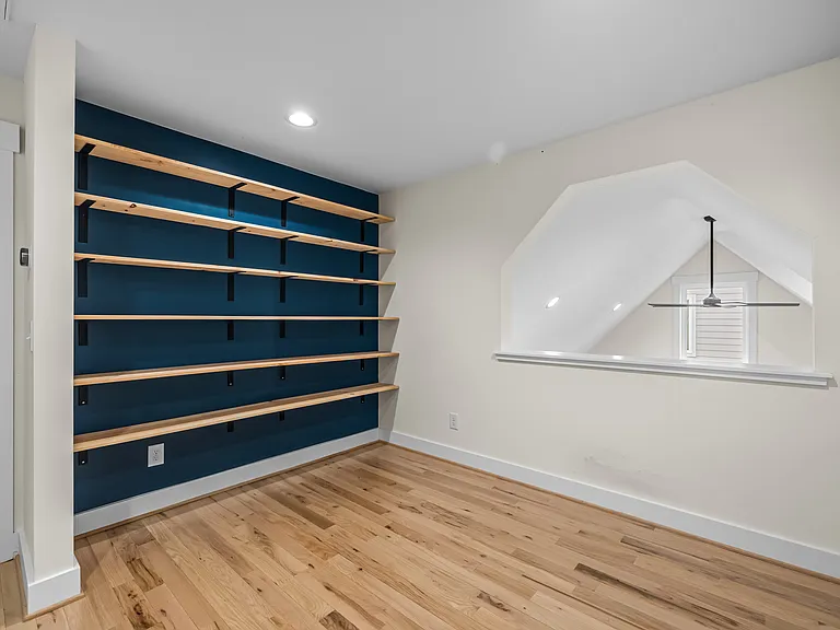 917 S Blount St S — Photo 17