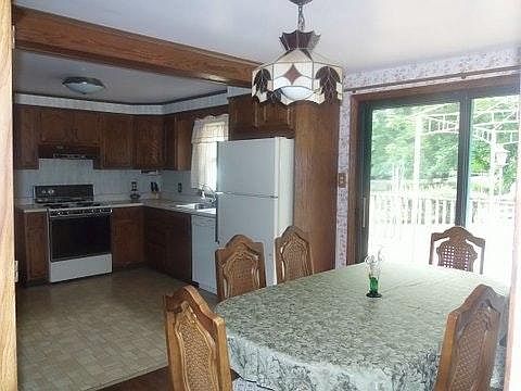 5th image of 8 Whitford Ave