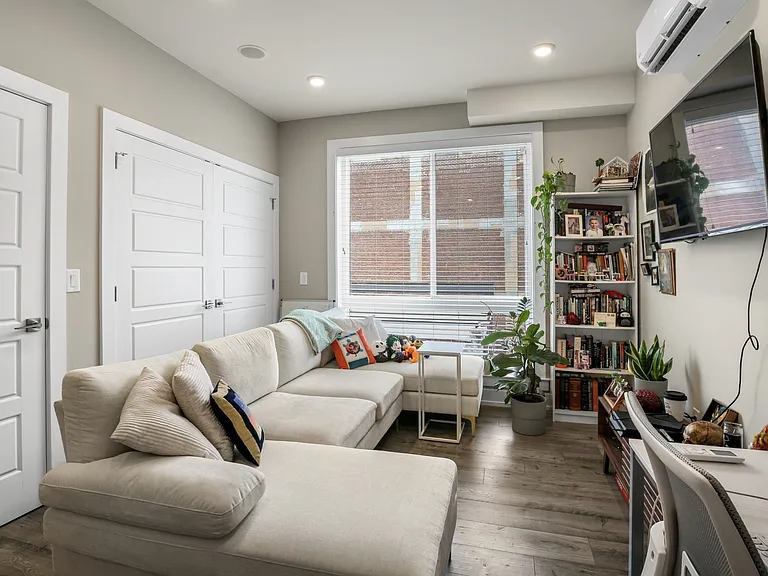 2209 N Broad St — Photo 42
