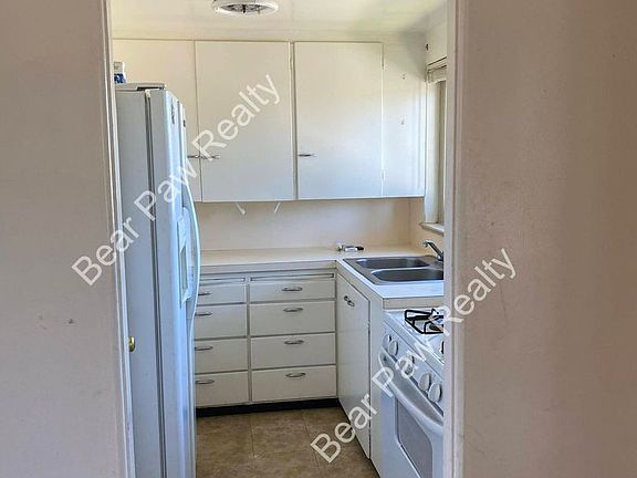 2nd image of 185X Crook Ave #1852