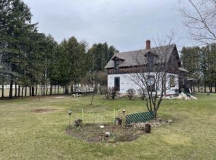 1076 Michigan Rd, Washington Island, WI 54246