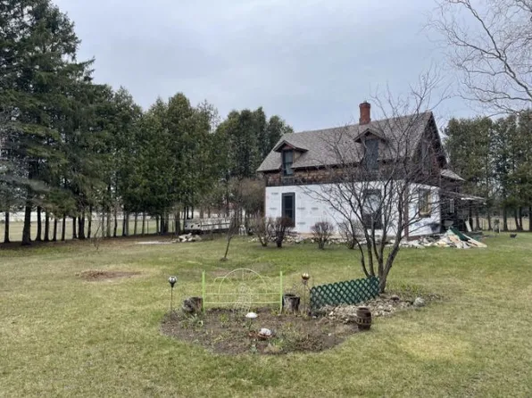 1076 Michigan Rd, Washington Island, WI 54246