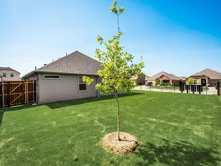 605 Cedar Springs Dr — Photo 25