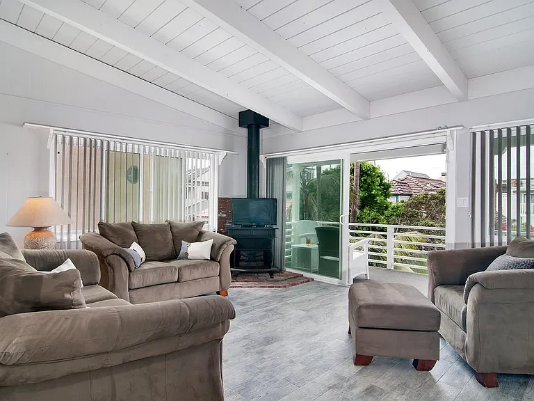 735 Balboa Ct — Photo 2