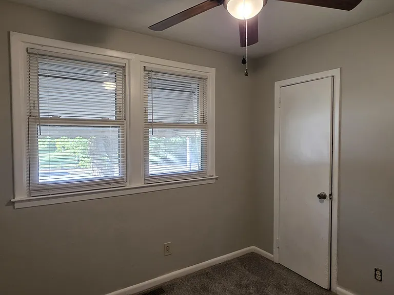 2206 Bothwell St — Photo 9