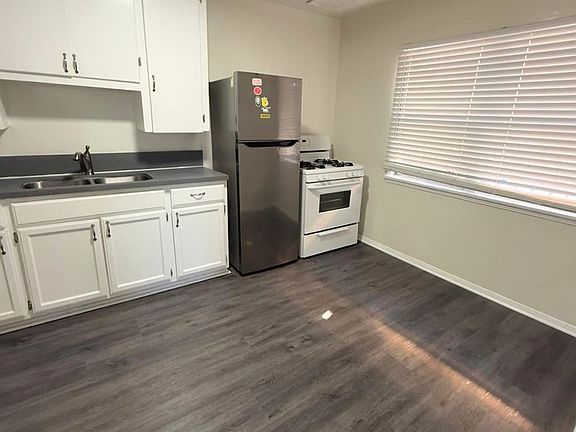 4th image of 10961 S Figueroa St #1A