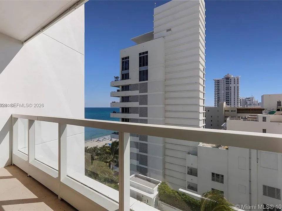 4391 Collins Ave #1015