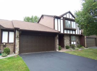 4 Cambridge Ct, Fairport, NY 14450