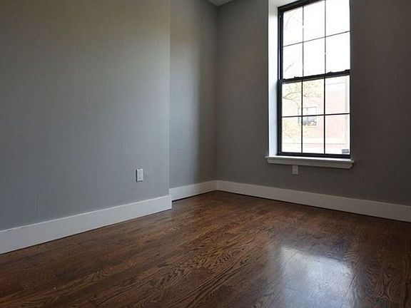 3rd image of 617 Gates Ave APT 2B