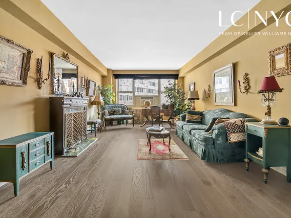 415 East 52nd Street image 8 of 22