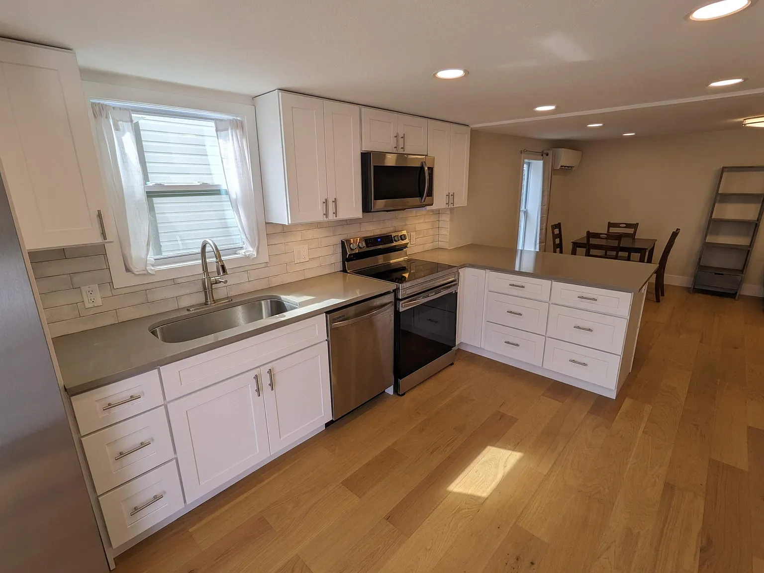 2 bed, 950 sqft, $2,750 — Photo 3