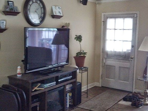 3rd image of 1075 Gault Dr