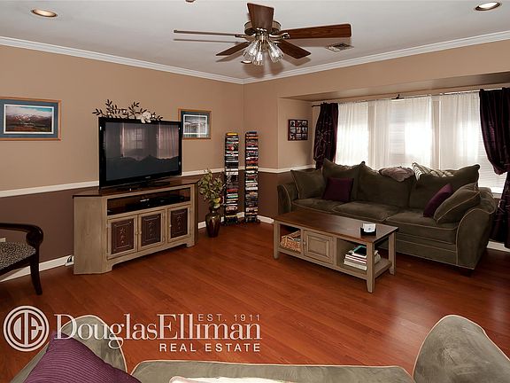 5th image of 5 Victorian Ln #5