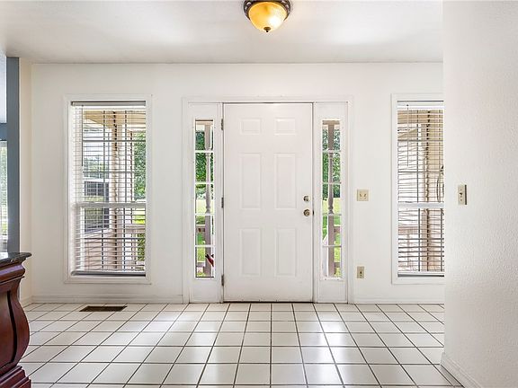 4th image of 13946 Fairmount Rd