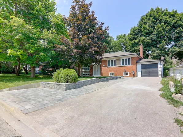 54 Monkswood Cres #2, Newmarket, ON L3Y 2K1