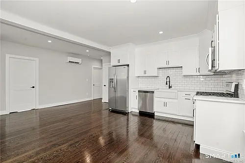 174 Coram Ave Photo 1