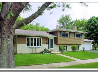 300 McKinley St, Saint Charles, IL