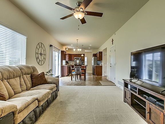 5th image of 4714 N 162nd St
