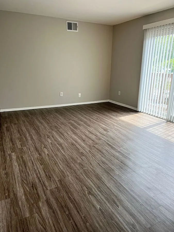 Charming Two-Bedroom Two Bathroom Apartment in Prime Chesterton Location! — Photo 3