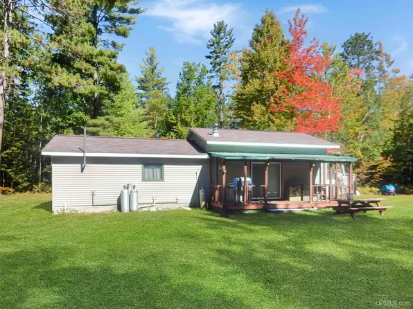 8010 25th Rd, Garden, MI 49835