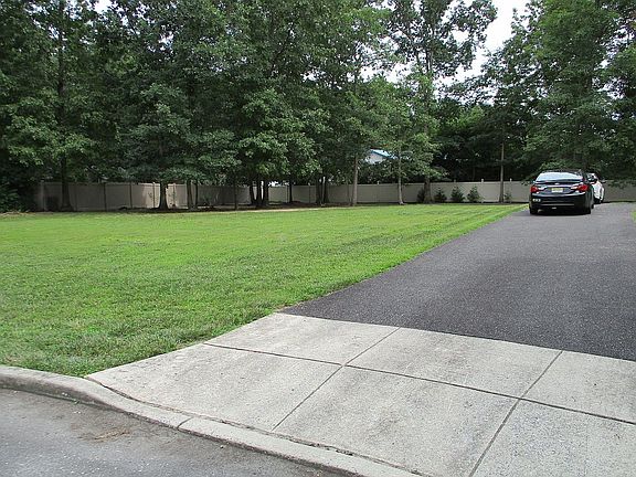 5th image of 215 Cherry Tree Ct