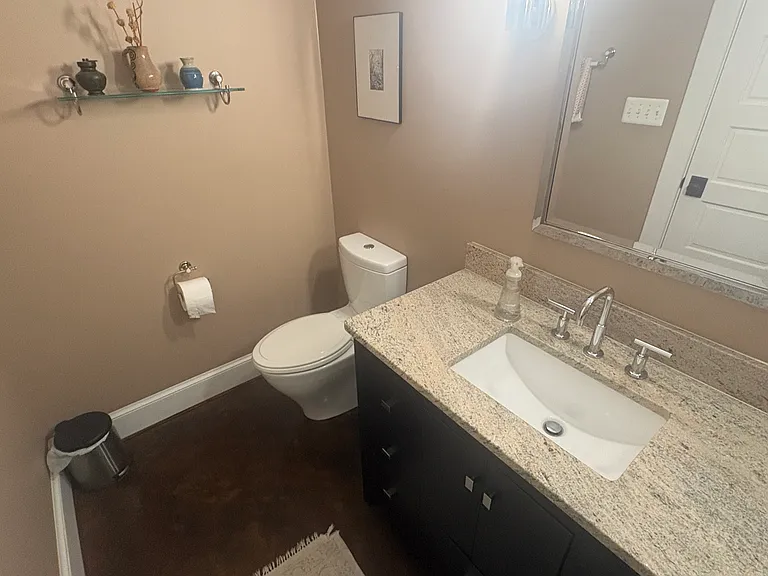 225 N Jackson St — Photo 5