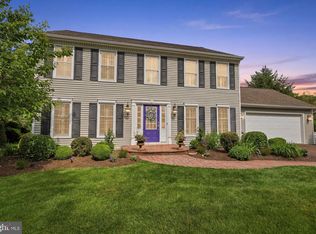271 Saxony Dr, Newtown, PA 18940