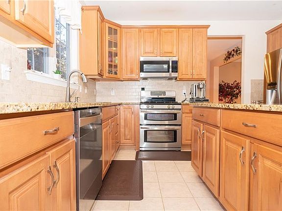 4th image of 13 Galloway Ln