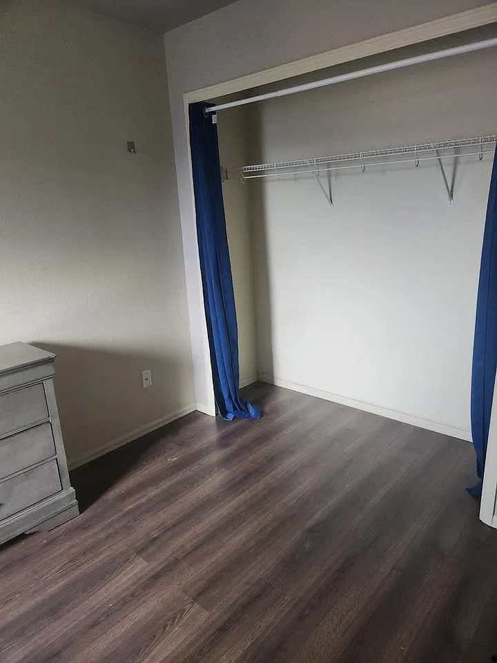 6 bed, 3365 sqft, $675 — Photo 3