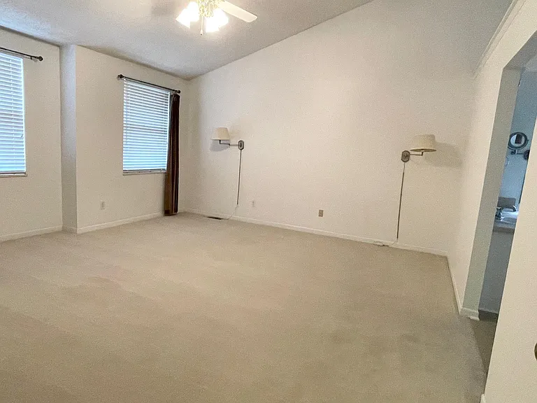 5583 Barney Dr — Photo 16