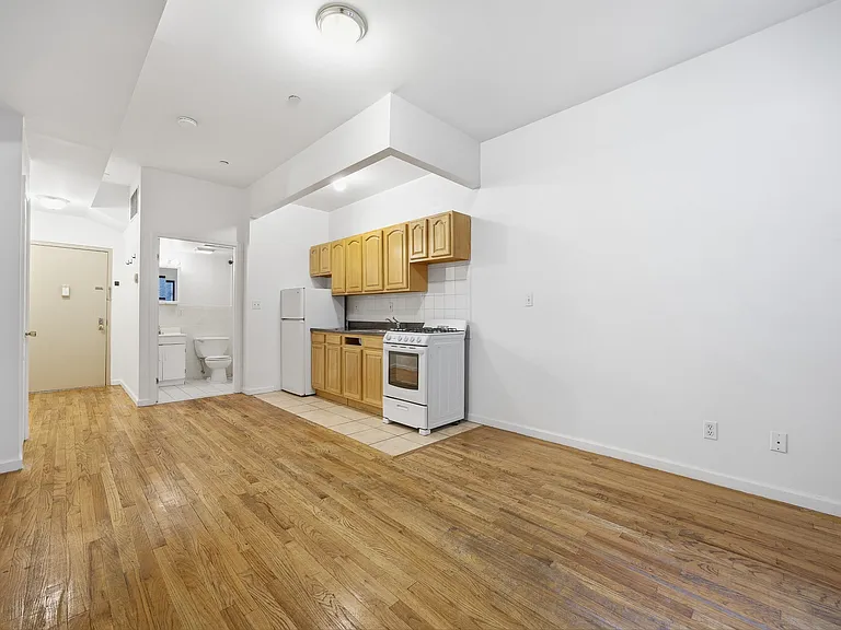 52 W 14th St #4C — Photo 7