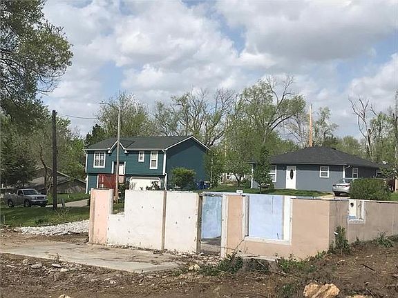 2nd image of 8260 Sunset Dr #B