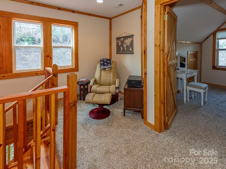 19th image of 351 Chickadee Ave