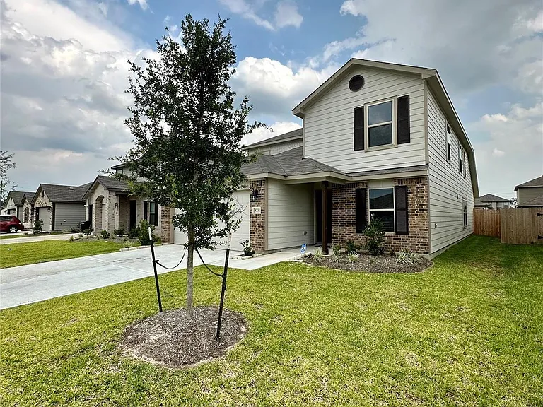 4231 Tulip Oak Dr — Photo 2