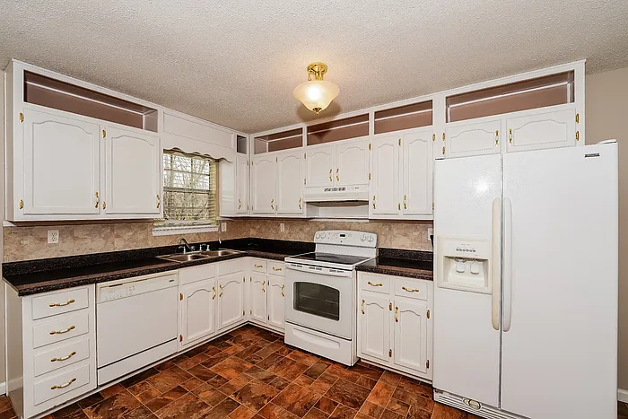 3 bed, 2.0 bath, 1620 sqft, $1,795 — Photo 4