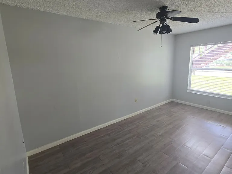 1802 Barton Dr — Photo 7