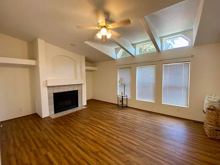 10410 F Ave — Photo 2