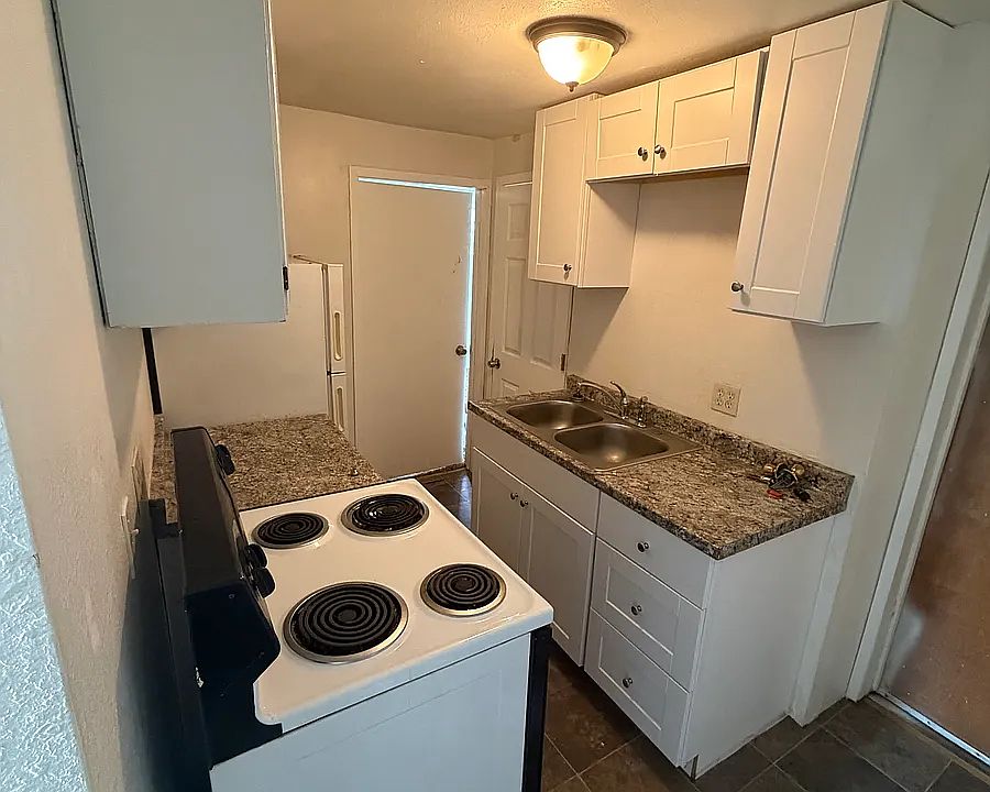 2nd image of 122 S Chehalis St #120