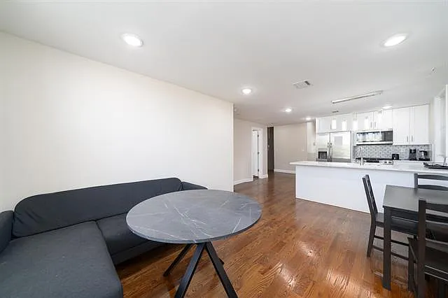 4 bed, $3,500 — Photo 4