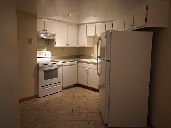 Renovated Kitchen w Dishwasher
