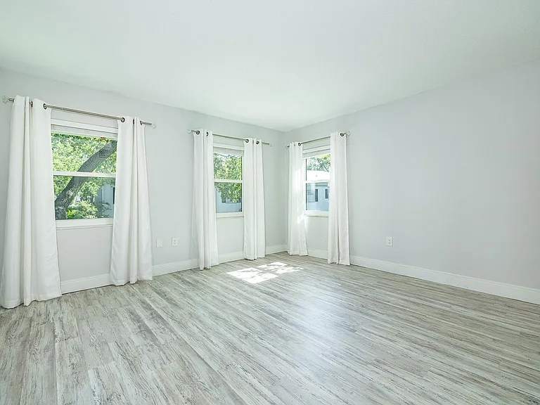 6950 Avenue Des Palais #2A — Photo 10