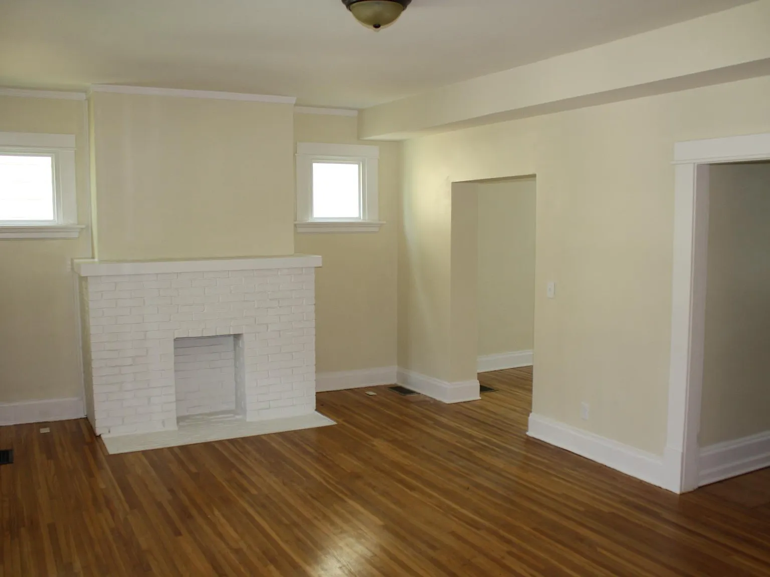 2394 Summit St — Photo 4