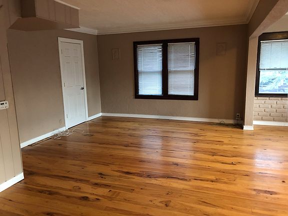 4th image of 3961 Clubview Ave
