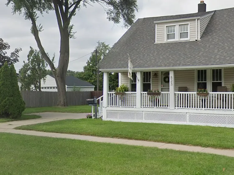 823 E Forteen Mile Rd — Photo 1