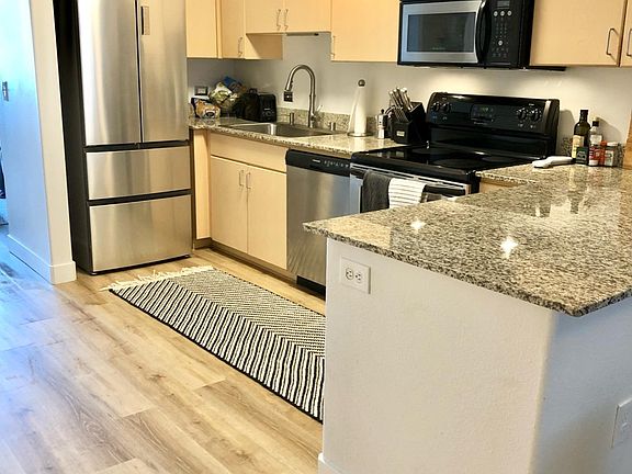 4th image of 401-1643 6th Ave #401