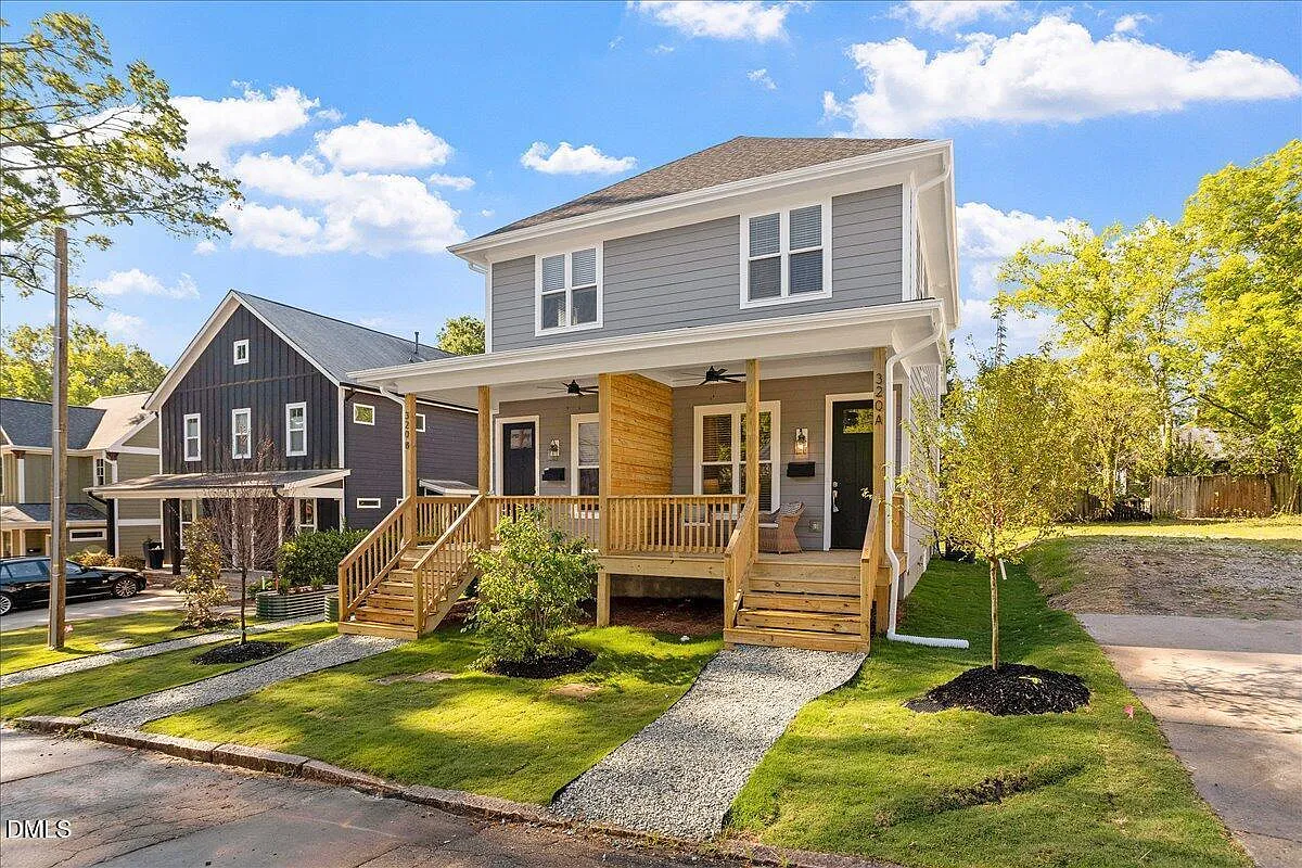 2 bed, 1.5 bath, 923 sqft, $1,975 — Photo 1