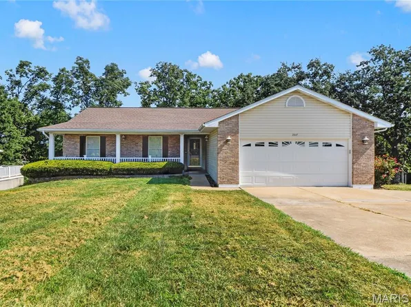 207 Spring Lake Dr, De Soto, MO 63020