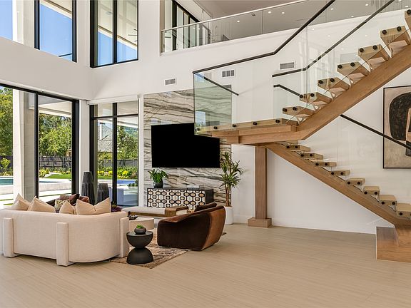 5th image of 10011 Lennox Ln