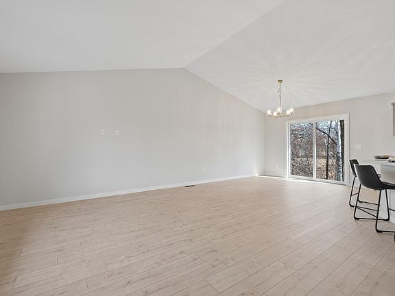 4th image of 23243 Arrowhead St NW